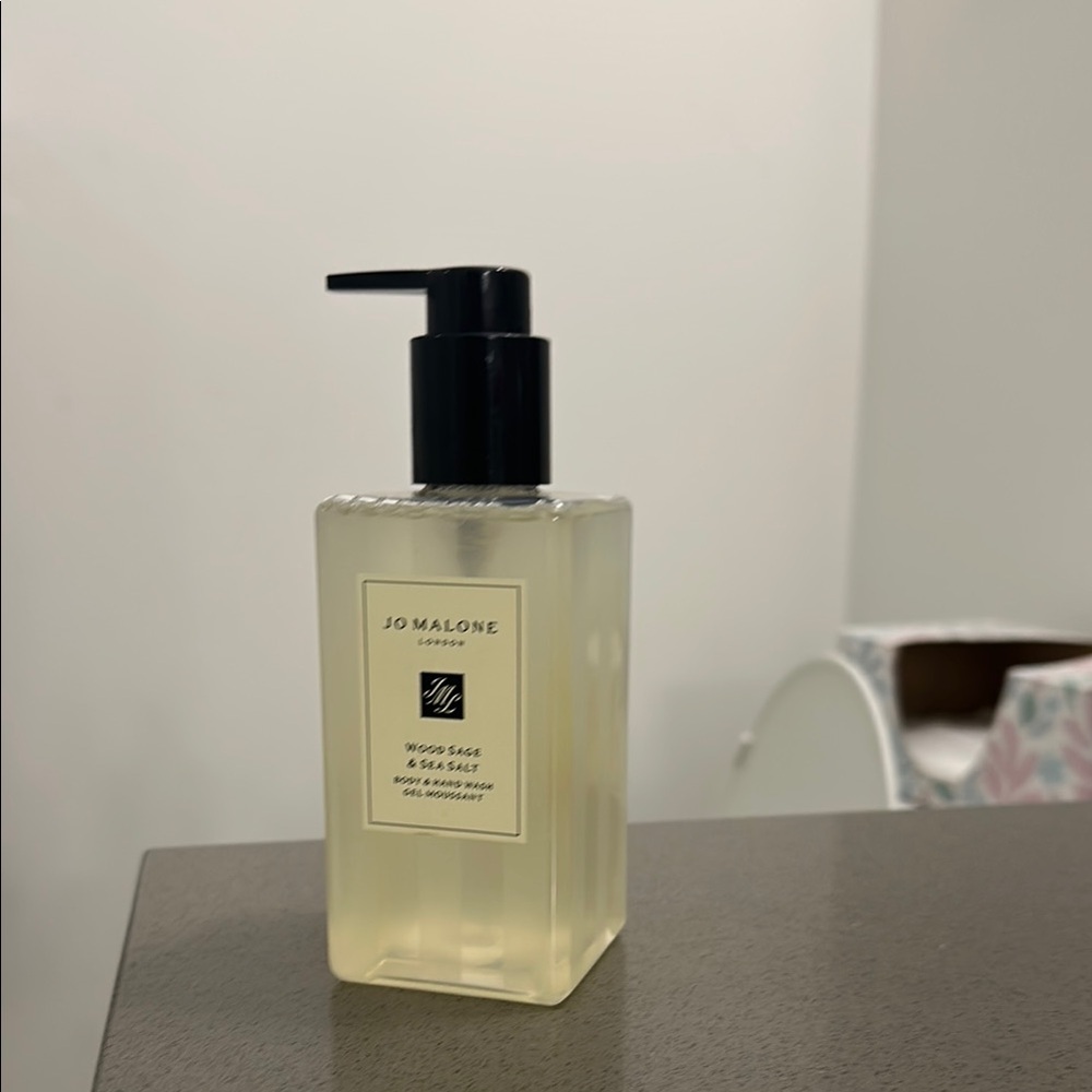 Jo Malone Wood Sage & Sea Salt Gel with Black Pump - Picture 2 of 3